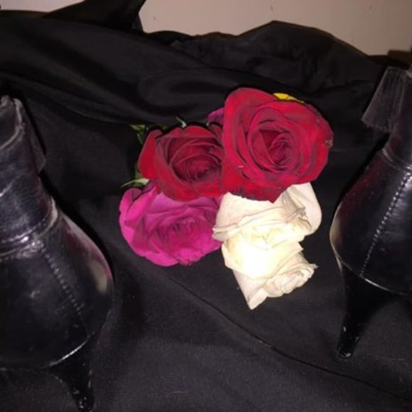 SHOES - Picture 2 of 3